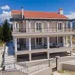 Irene Luxury Μεταξάτα