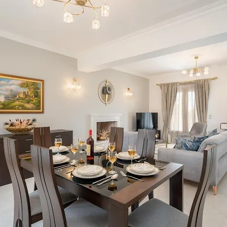 Irene Luxury Penthouse Apartment *