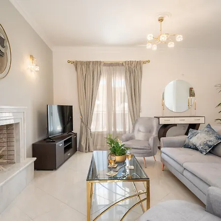 Irene Luxury Penthouse Apartment *